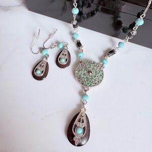 Avon Boho Filigree Medallion Necklace & Earrings Set Turquoise Wood Look Amber